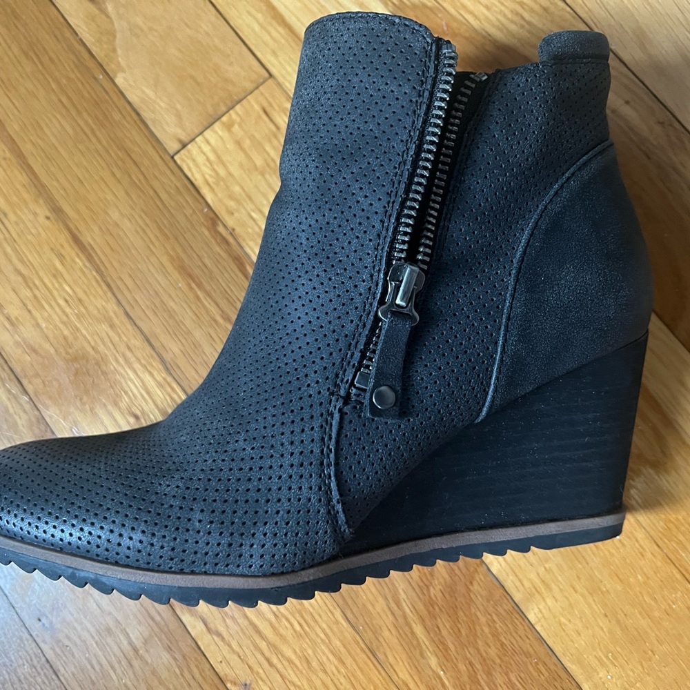 Sorel size 8 new boots, never worn, no tags